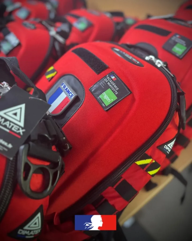 Les sacs d'urgence fournis aux établissements scolaires